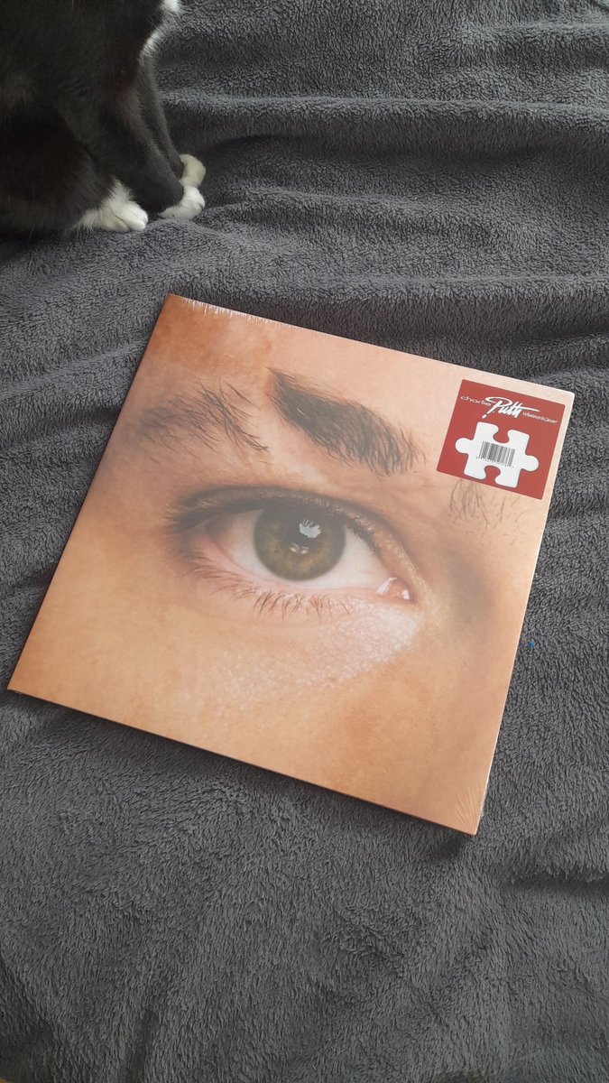 kaneskru's tweet photo. omg I finally received this masterpiece @charlieputh can't wait to open it ✨️ https://t.co/JFuhXc7P43