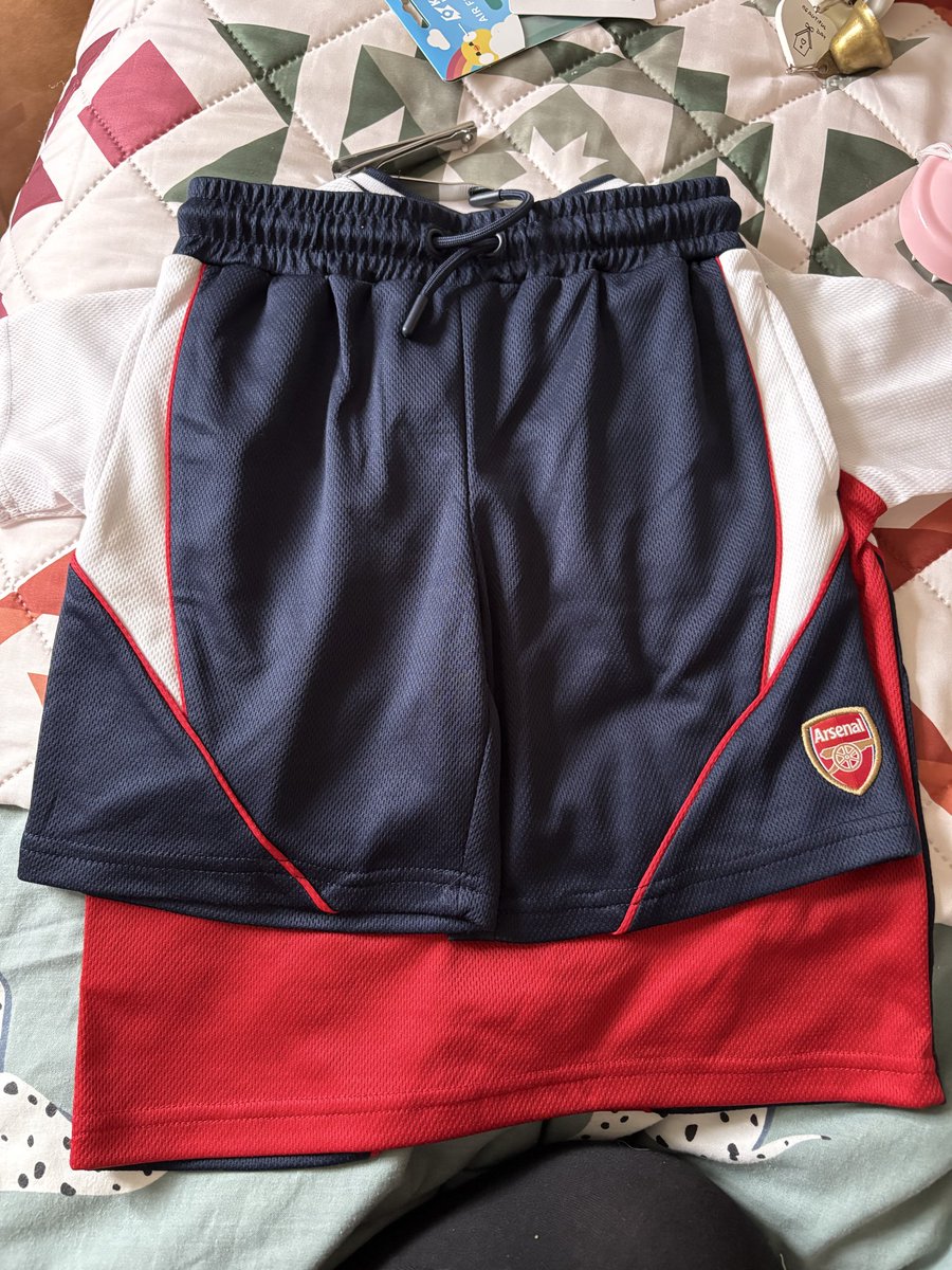 Unbelievably, picked this beauty up from Primark (of all places) for my 4yo.

Someone please tell me if Arsenal are doing (or have done) this as an official shirt cause it’s beautiful!