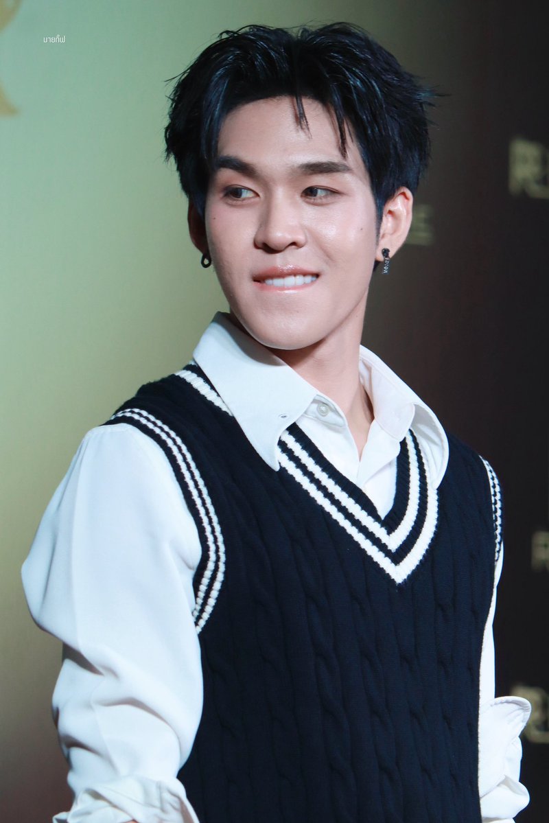 𝓢𝓸𝓯𝓯 ᥫ᭡ | 𝑴𝒓. 𝑭𝒂𝒏𝒃𝒐𝒚 Q7 DAY ✨📸 tweet media