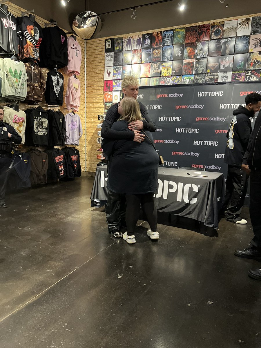 chels🍒🚬🎱 tweet media