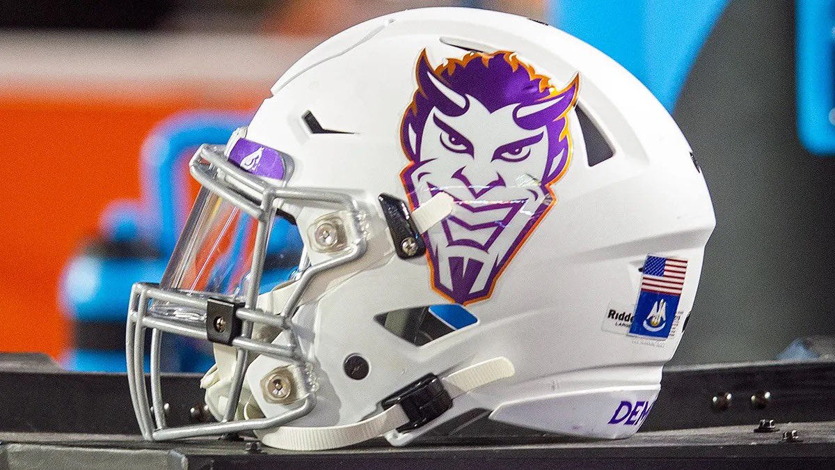 ERDZ_01's tweet photo. Thank you, Coach @Tylan_G, for the camp invitation. I appreciate the opportunity to learn from you and to discuss potential opportunities at @NSULA. I look forward to gaining deeper insight into the program.
#AGTG #RecruitTheDawgs @BurbankFBall https://t.co/mWqJsphww4