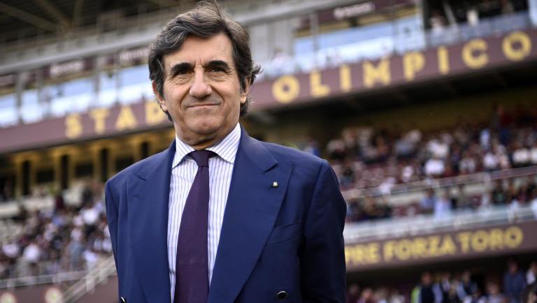 TMW: “Qualche settimana fa un fondo ha chiesto informazioni per acquistare il Torino. Cairo ha chiesto 200 milioni di euro. La possibilità di trattare rappresenta un’apertura, poi bisognerà vedere se Cairo davvero vorrà vendere il club.
Marco Fassone fa parte della cordata che è