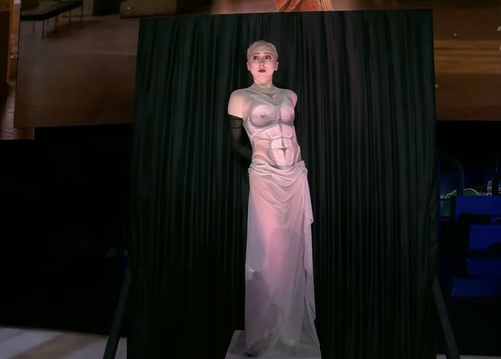 χελιδονίς IS SEEING MCR tweet media