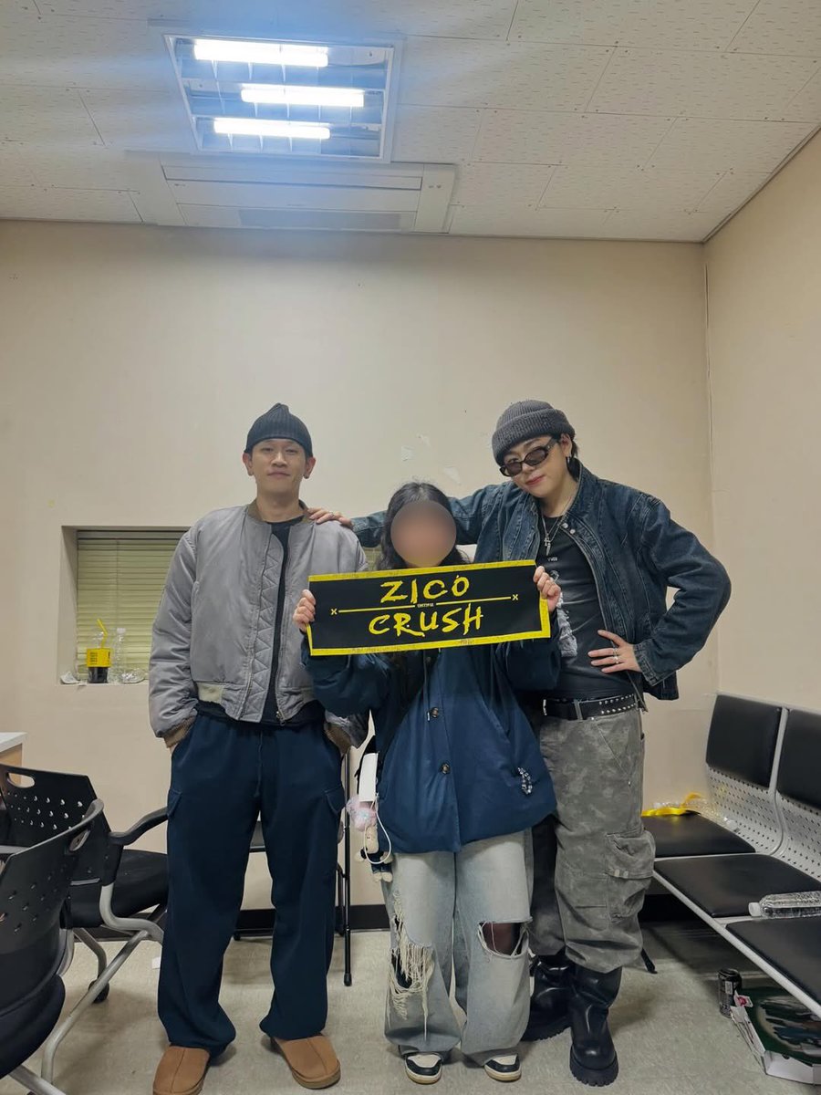 Em_BlockB3 tweet media