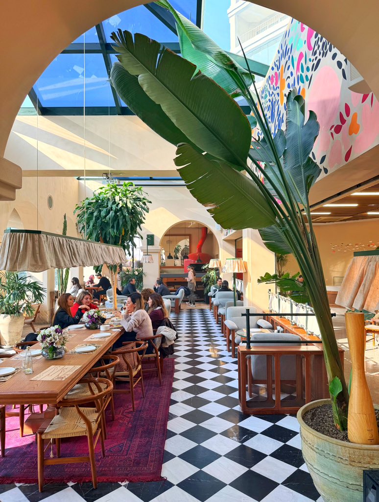 همایونی tweet media