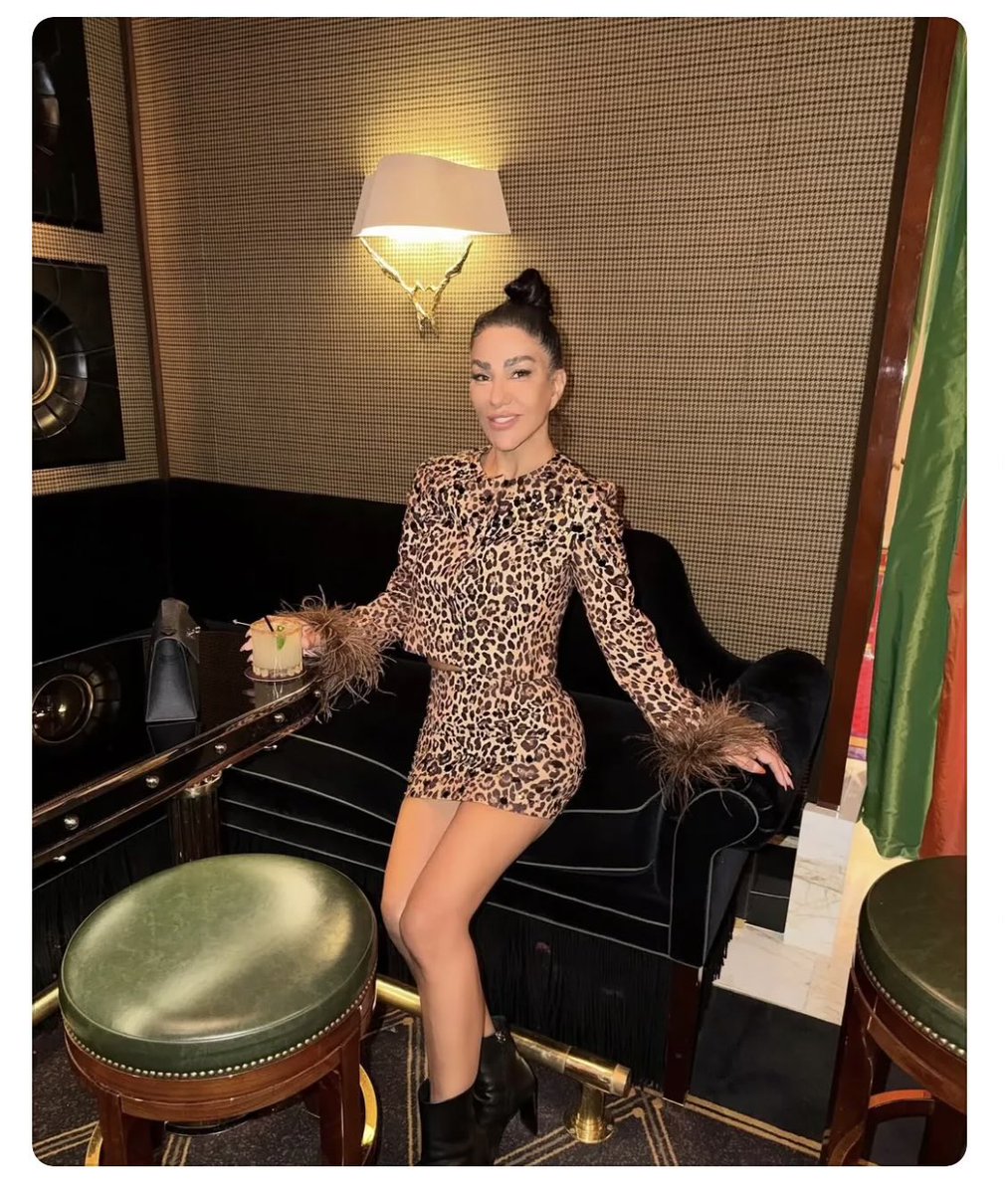 میمون مست tweet media