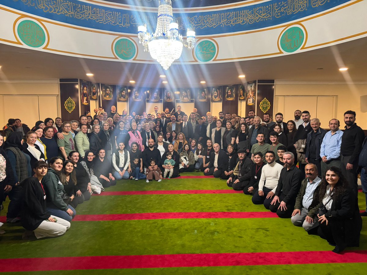 alevibektasibsk's tweet photo. “Başkanlığımız gönül köprüleri kurmaya devam ediyor”

Yayın ve Yazı Kurulu Üyemiz Sayın Prof. Dr. Caner Işık;

Çayırova Abdal Musa Cemevi Başkanı Sayın Ali Rıza Ciftçi'yi ve Cem Vakfı Alevi İslam Hizmetleri Başkanı Mesut Yıldırım Dedeyi ziyaret etti. 

Canlarla cem olup, muhabbet erkanında gönüller bir oldu.

Nezaketleri ve ilgileri için teşekkür ederiz.