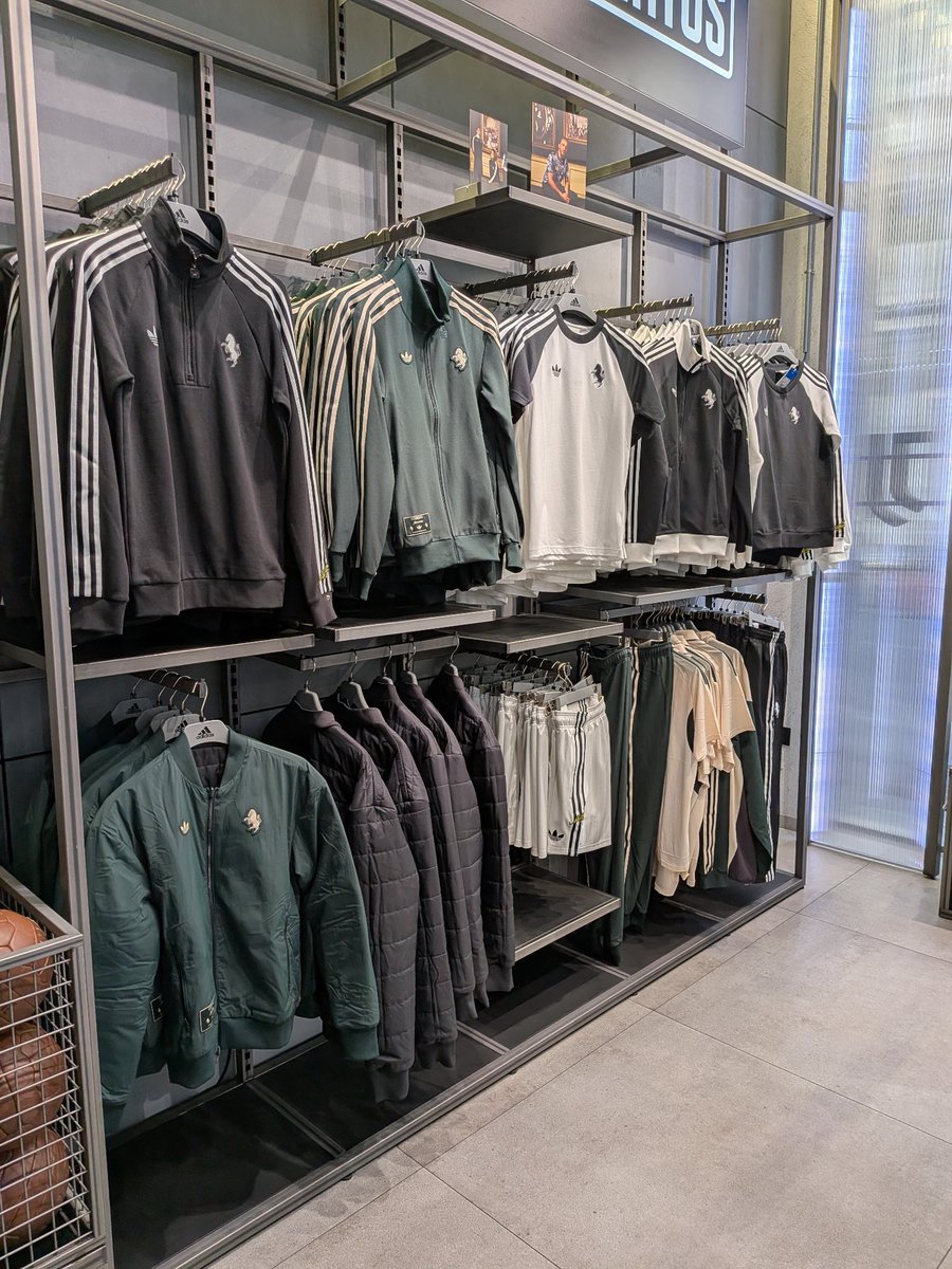 Gaster2024's tweet photo. 実はいまミラノにいます。
#JuventusStore https://t.co/q9K9Wgcz32