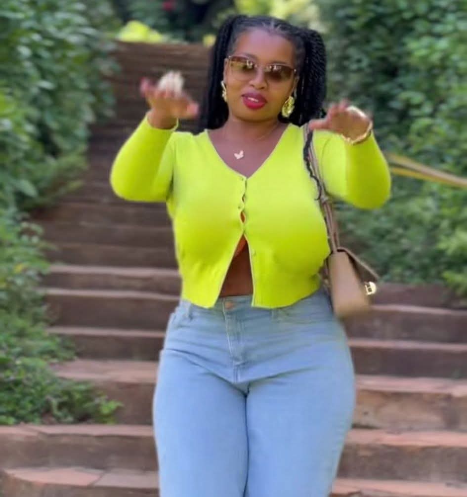 Maryian96's tweet photo. Mliwachana na Ile ya ndani sasa pia hamtaki bra??😂😂😂😂wueh  ni kama tunakimbia Sana!! https://t.co/iIYbyZPYQW