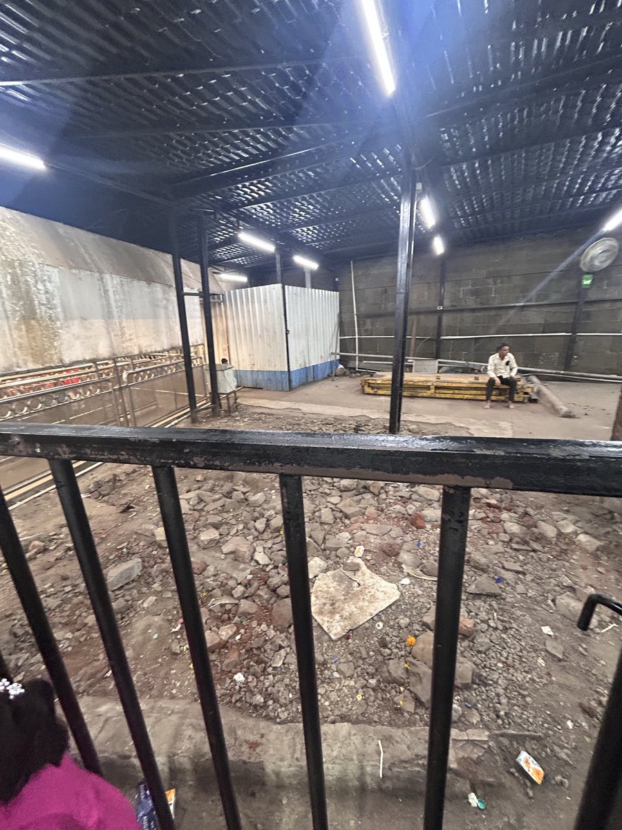 2617Chandra's tweet photo. At Trimbakeshwar Temple,experienced one of the worst planning and management. Thrz no proper walkways, waiting area. No escape planning and washroom. No guards or workers to manage, saw a family crying help to get out of line @CMOMaharashtra @Dev_Fadnavis @RSSorg @DrMohanBhagwat https://t.co/0UIX4wTmfW