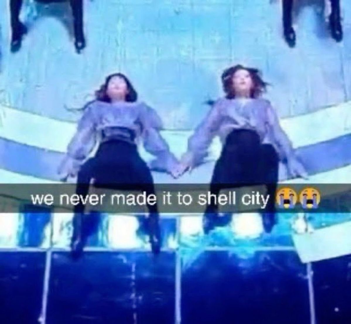 Chloe 🍎 tweet media