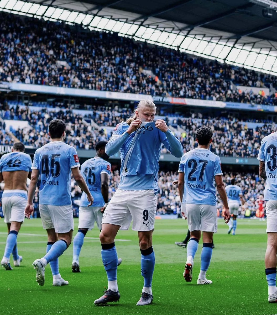 DxBruyneSZN's tweet photo. Manchester City pictures that goes hard 🥶 https://t.co/aLe5yFz5xA