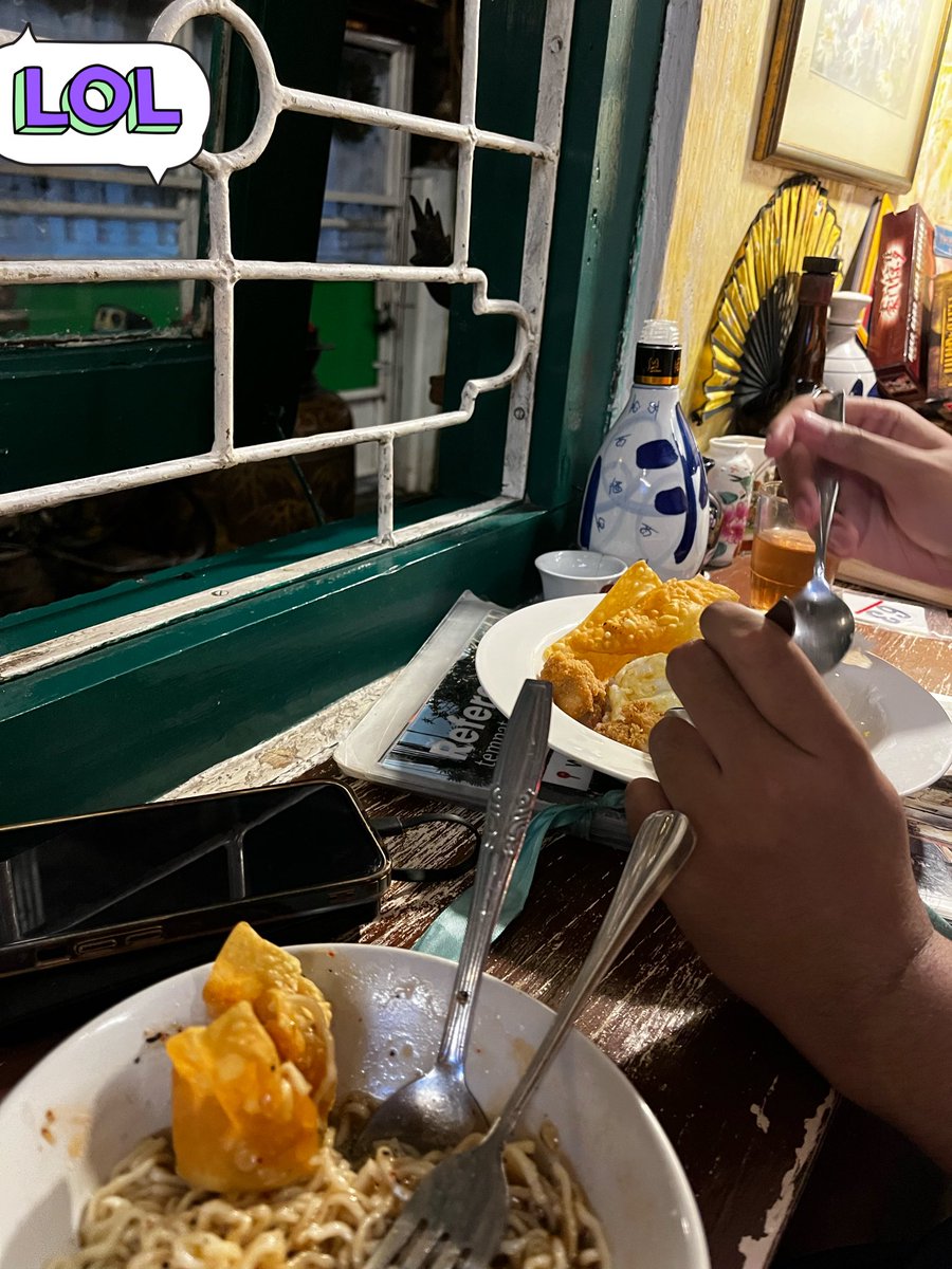 urdiscreethb tweet media