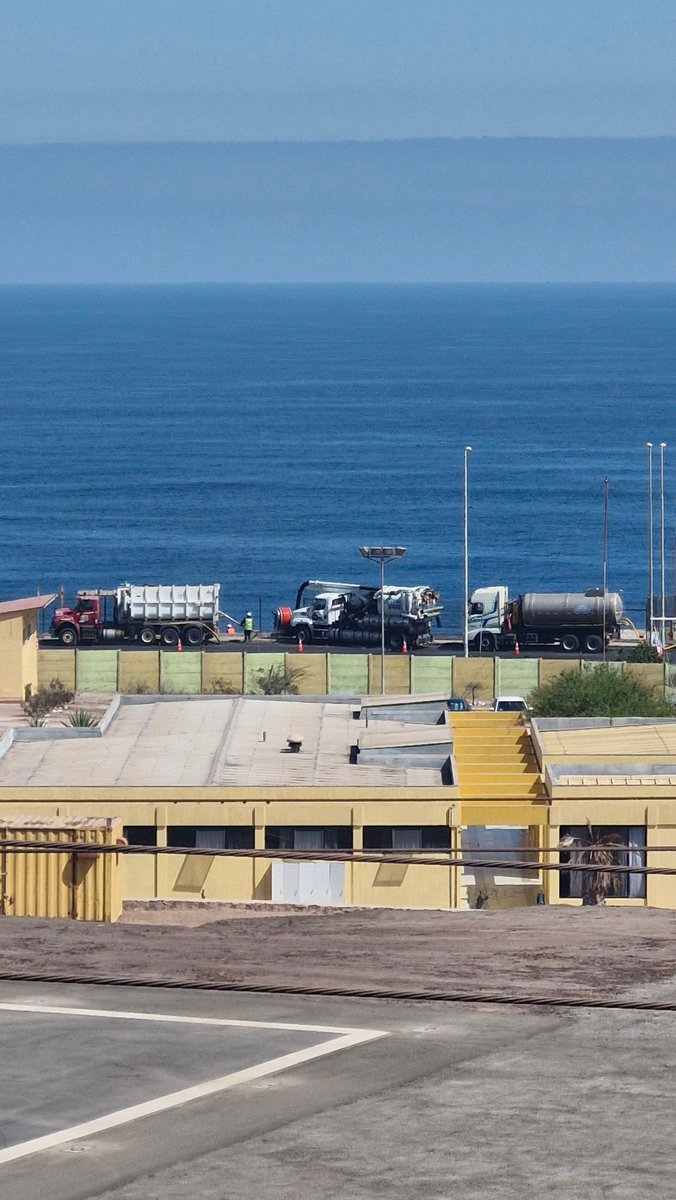 Si han pasado varios camiones de extraccion sobre la UCN, es que algo debió pasar... #antofagasta