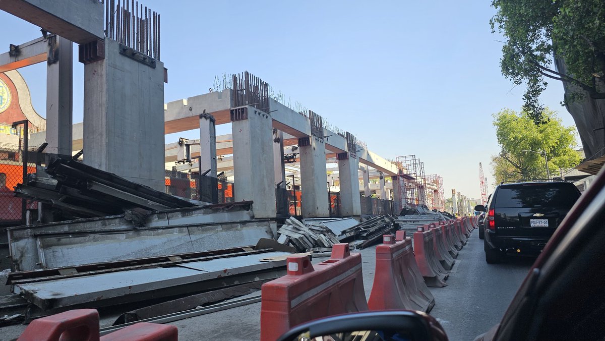 chagoninho's tweet photo. El mundo va a ver el Mundial… y también el caos de Tlalpan. La 4T no pudo con una obra… ¿y así querían cambiar el país?
@AlessandraRdlv @RicardoBSalinas ¿qué postura tienen ante esto? Hace falta presión real.
#ClaraBrugada #GobiernoCDMX https://t.co/5i2KoWItQ6