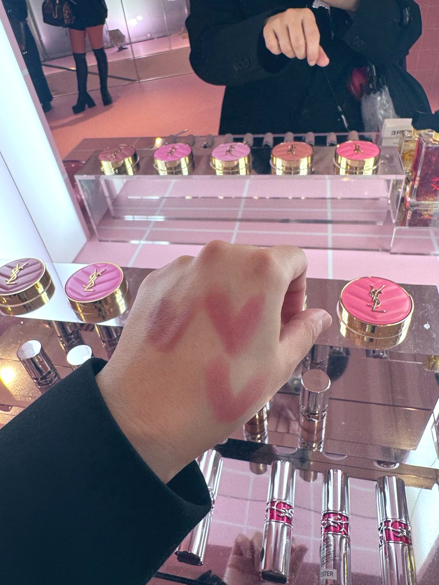 Sol(Ü)iLYs tweet media