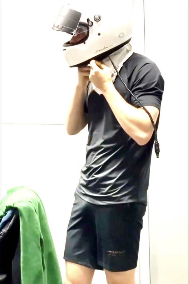 oscar piastri's pr manager GOT NUKED tweet media