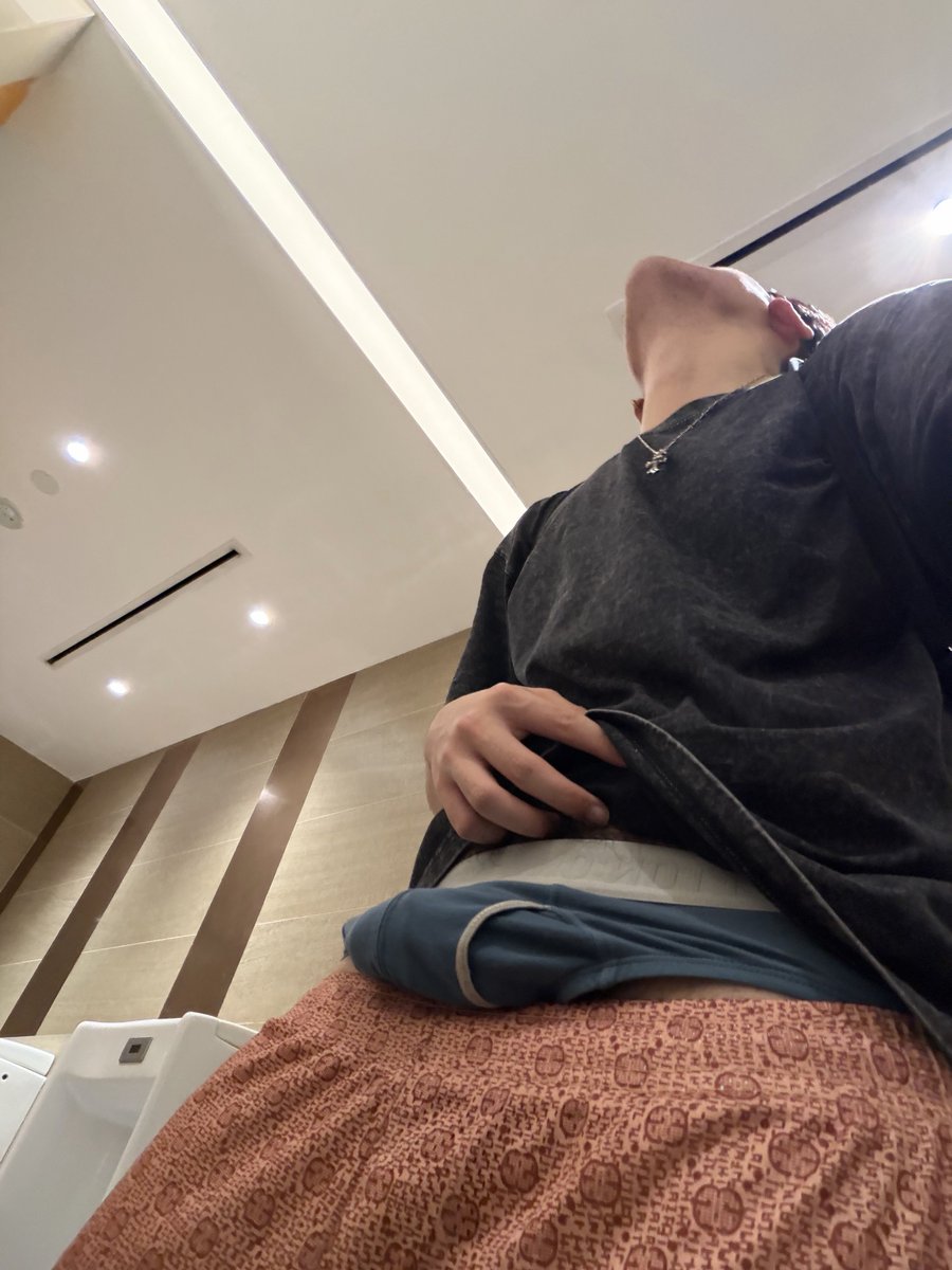 itsvzip's tweet photo. some psycho got mad for no reason and threatened to leak my nudes so heres some cause why not https://t.co/SAuEYMzcAH