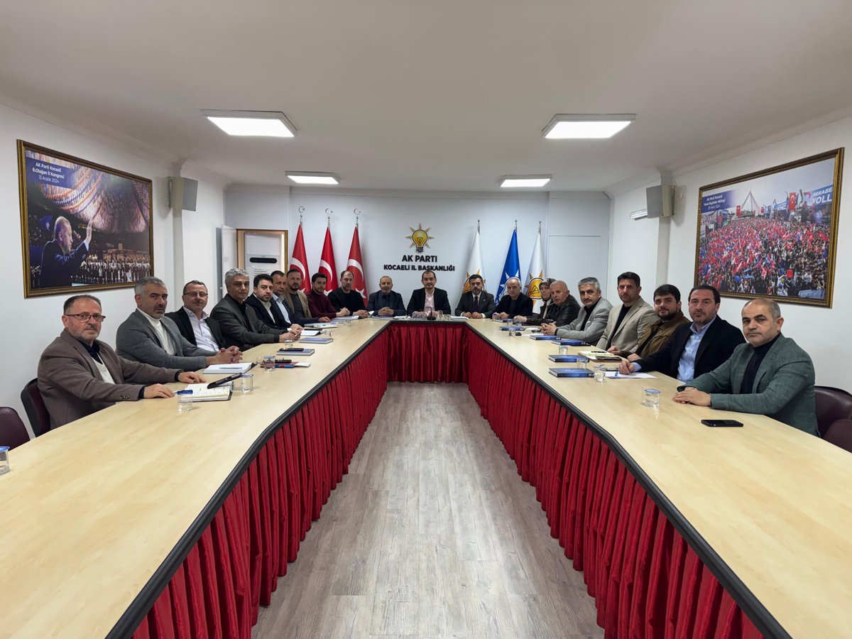 avaliguney's tweet photo. İl Teşkilat Komisyonu üyelerimiz, İl Kadın Kolları Teşkilat Başkanımız, İl Gençlik Kolları Teşkilat Başkanımız ve İlçe Teşkilat Başkanlarımızın katılımıyla İl Teşkilat Komisyonu toplantısını icra ettik. https://t.co/edw1NZtVVv