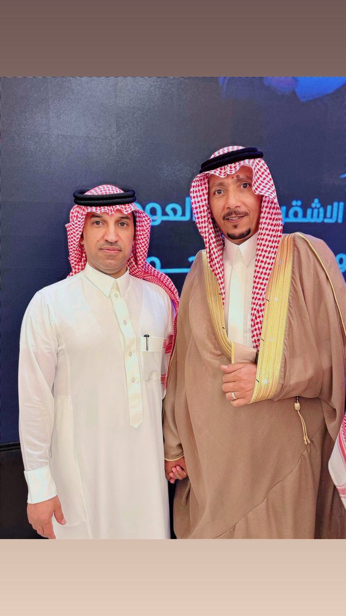 zahmalotaiby's tweet photo. سعدنا ليلة البارحة بتشريف حفل زواج الدكتور / فارس  إبن سعادة الأستاذ القدير / فهد بن عطية البرود الزهراني بمدينة #جدة  ، بحضور أصحاب السعادة والوجهاء وشيوخ القبائل ورجال الفكر والأدب ورجال الأعمال والزملاء في الوسط الصحي بالقطاع الغربي وكانت من أجمل الليالي على أنغام العرضة الجنوبية وإلتقينا فيها بالكثير من الأصدقاء والزملاء والمعارف ، بارك الله لهما وبارك عليهما وجمع بينهما في خير ، شكراً على حفاوة الإستقبال وكرم الضيافة الغير مستغرب من أبا فارس وأخوانه وقبيلته العزيزة #زهران العناصي ،  أبا فارس أحد رموز القطاع الصحي في المملكة والذي تتلمذ على يده الكثير من الممارسين الصحيين عندما كان معلماً في الإدارة العامة للكليات والمعاهد الصحية سابقاً وأحد الرجال الأوفياء والغالين ودليل الحضور الكبير البارحه على محبة هذا الرمز الذي يحظى بمحبة وتقدير من الجميع ،
دامت أفراحكم أبا فارس ووفقكم الله لكل خير .