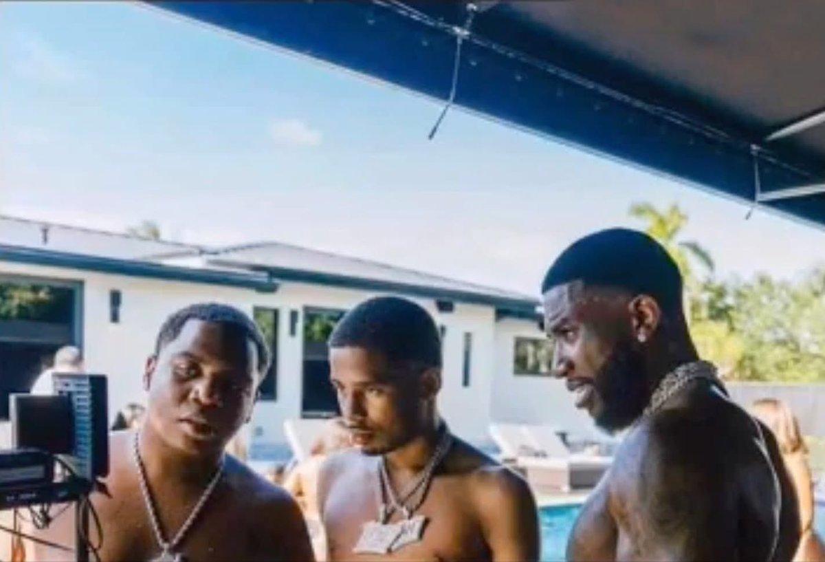 Kone_stifler's tweet photo. 🚨 Les fédéraux disent qu'ils n'ont aucune preuve tangible – y compris la vidéo-surveillance – de #PoohShiesty ou de #Big30 possédant une arme à feu ou menaçant #GucciMane lors d' De plus, aucune « preuve concrète » n'a été trouvée dans la voiture de #Big30 ou dans les maisons de #Pooh_Shiesty lors de leur arrestation. Néanmoins, le juge a toujours trouvé une raison probable pour avancer dans l'affaire de vol et d'enlèvement à cause des données de téléphone portable, de vidéos 📹de surveillance externes et de déclarations de victimes. !🤔