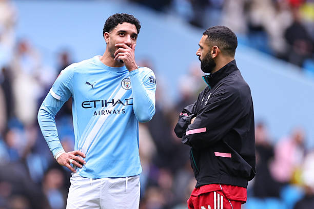 عمر مرموش ومحمد صلاح بعد نهاية مباراة ليفربول ومانشستر سيتي