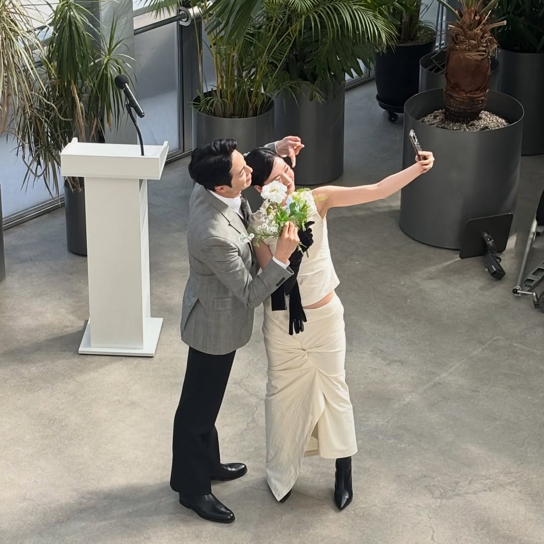 kdramacokr's tweet photo. from hanjiji instagram update!!!

[eng]

“yeon taeseok 🤍 song hayoung

ㅡthank you for confessing your feelings.. i’ve been waiting all 12 eps to hear that. hayoung and taeseok is living happily sweet ever after!🤍 happy ending”

#InYourRadiantSeason https://t.co/UuiOXWgkR5