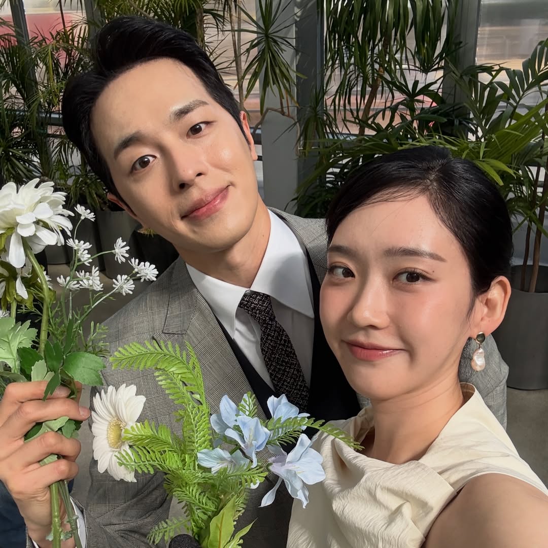 kdramacokr's tweet photo. from hanjiji instagram update!!!

[eng]

“yeon taeseok 🤍 song hayoung

ㅡthank you for confessing your feelings.. i’ve been waiting all 12 eps to hear that. hayoung and taeseok is living happily sweet ever after!🤍 happy ending”

#InYourRadiantSeason https://t.co/UuiOXWgkR5