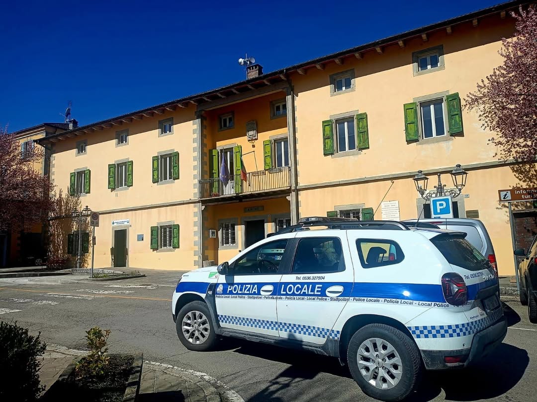 PLdelFrignano's tweet photo. #PLinforma #Pievepelago #Viabilità
In occasione della manifestazione del #5Aprile #PasquainPiazza, verrà istituito il divieto di sosta e il divieto di transito in #PiazzaVittorioVeneto (fronte Comune) dalle ore 12:30 alle ore 19.00.

#passaparola https://t.co/7mLQ6tOLa5