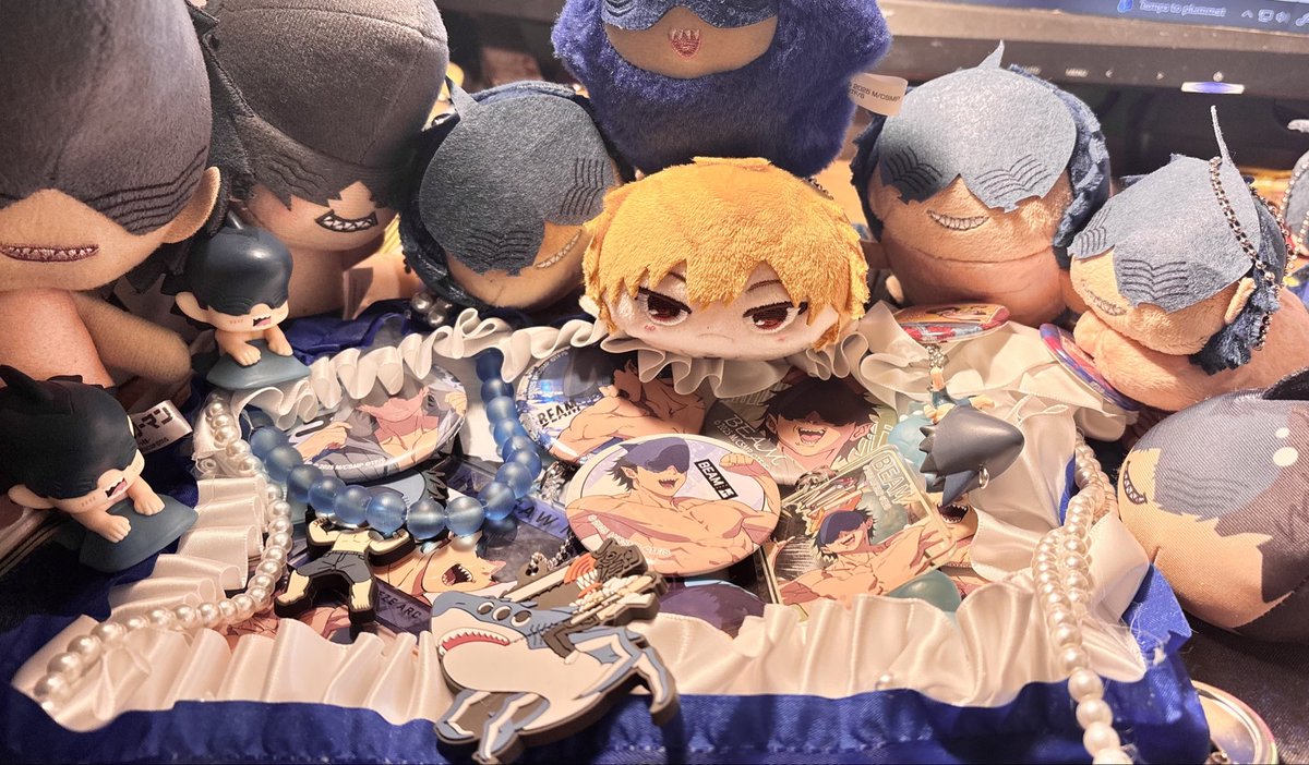 jce93's tweet photo. Thank you for the kind words lately !! 🙇‍♀️ 

I’m still trying to take a break, but I figured I’d share some of the merchandise that arrived a few days ago…! 💭 I loove love love Bimu 😭💕 https://t.co/JQ8H2QuSl1