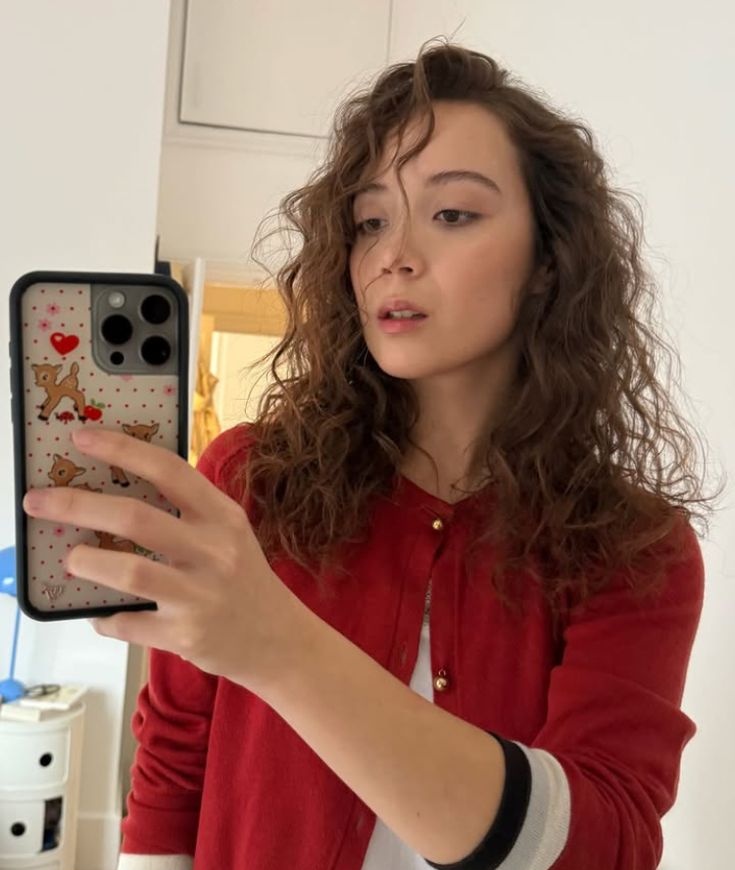 daily laufey tweet media