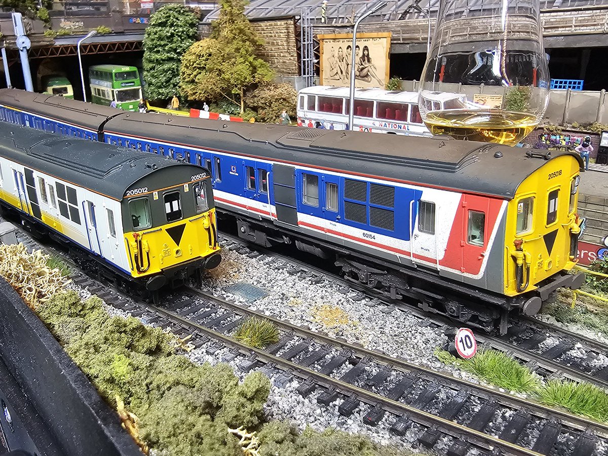 MarkCordingley1's tweet photo. #tmrguk
2 new 205 units for the layout just fitted the sound chips https://t.co/rOvdBgDyML
