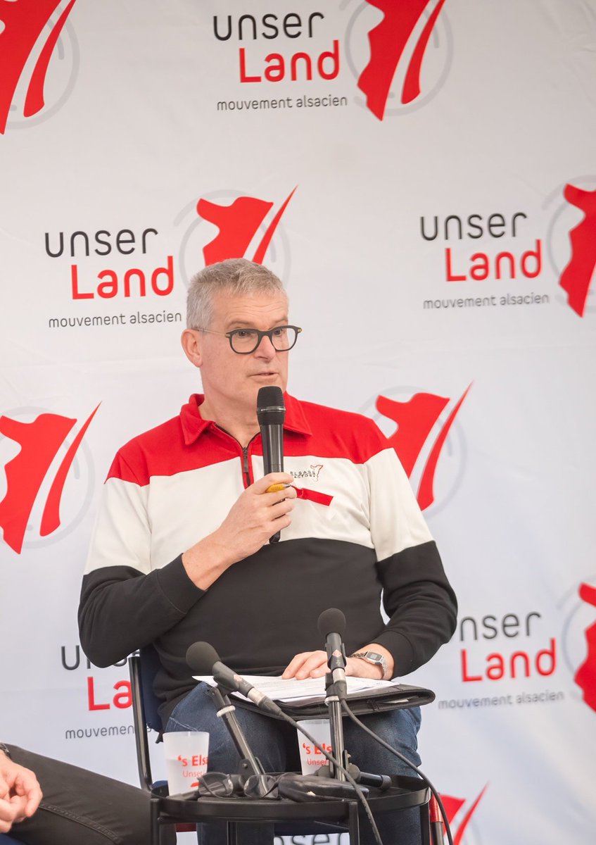 UnserLand's tweet photo. Le 7 avril 2026. Un signal de départ vers une nouvelle ère ou la continuité dans la chienlit ?
La tentative de suppression du jour férié du #VendrediSaint 2026 en #Moselle par son #préfet n’est pas passée inaperçue, et personne ne peut croire que ce haut fonctionnaire ignorait la portée de son action en Alsace et Moselle. Celle-ci revenant à attaquer notre #droitlocal, véritable pilier juridique de nos spécificités d’#Alsace et de Moselle.
Les réactions et leur effet démontrent cependant que des positions locales fortes sont à même d’infléchir la stratégie du gouvernement central.
Le mode opératoire de ce dernier étant bien connu. Tolérer nos spécificités en attendant de les grignoter et les abroger, comme si nos textes relevaient d’anomalies qu’il faut effacer.
À l’approche du vote du 7 avril à l’Assemblée Nationale sur une éventuelle ouverture à une région Alsace, cet épisode mosellan prend une résonance particulière et rappelle que chaque silence ou chaque faiblesse de notre part valide notre effacement programmé.
Voulons-nous continuer à subir, ou voulons-nous exister pleinement ?
Il appartient désormais à nos parlementaires de faire preuve de courage. Il est plus que temps de sortir d’un bricolage qui n’a que trop duré et qui ne peut satisfaire ni à #Paris, ni en Alsace.
Nos députés de @RetPS, comme @Paul_Molac, ont compris l’enjeu qui reste apparemment encore hors de porté de certains des parlementaires alsaciens.
Notre monde va au-devant de grands défis. Puissions-nous au moins nous organiser avec cohérence et efficacité au nveau local. Et un supplément d’âme et de culture ne sera pas de trop pour une réflexion alternative face aux dérives et folies qui agitent notre temps.
Une #Républiqueforte n’efface pas ses territoires, elle s’appuie sur eux.
Le 7 avril est plus qu’un vote, c’est un signal pour notre mode de gouvernance.
@MeyerMartin525, Vice-Président Unser Land.