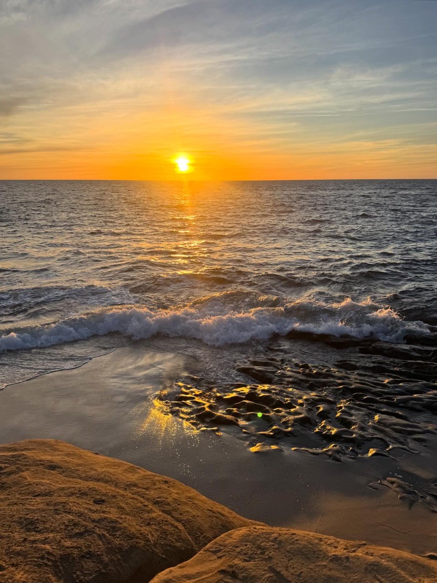 kda_storms's tweet photo. Such a fun week attending #AMS37Hurr and exploring San Diego and La Jolla! Thankful for all of the great conversations and connections! 🌀 https://t.co/1rPFhkP0vP
