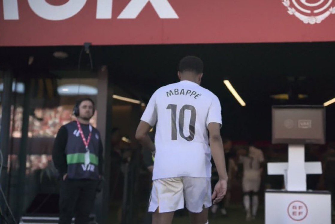 Real Madrid Fans 🤍 tweet media