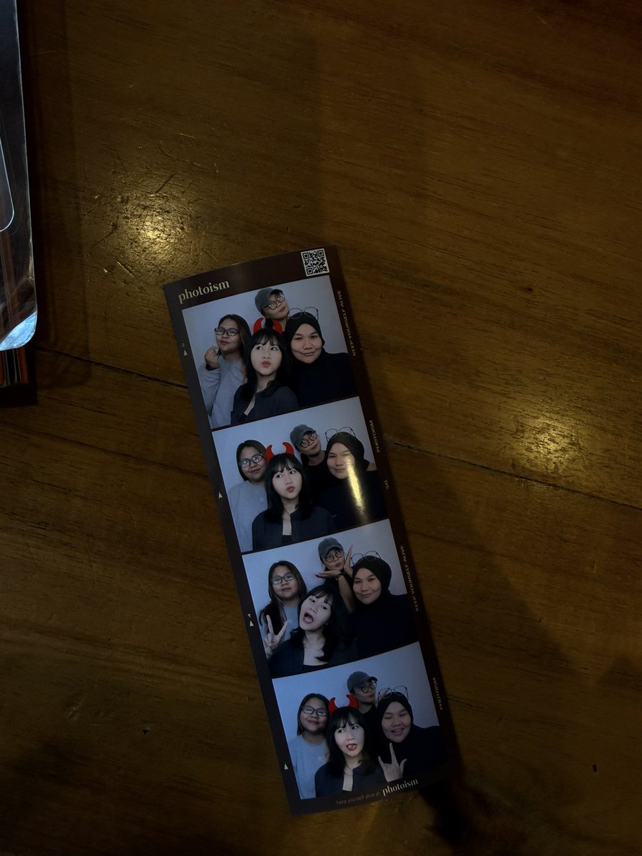 𝐭𝐢𝐚 tweet media