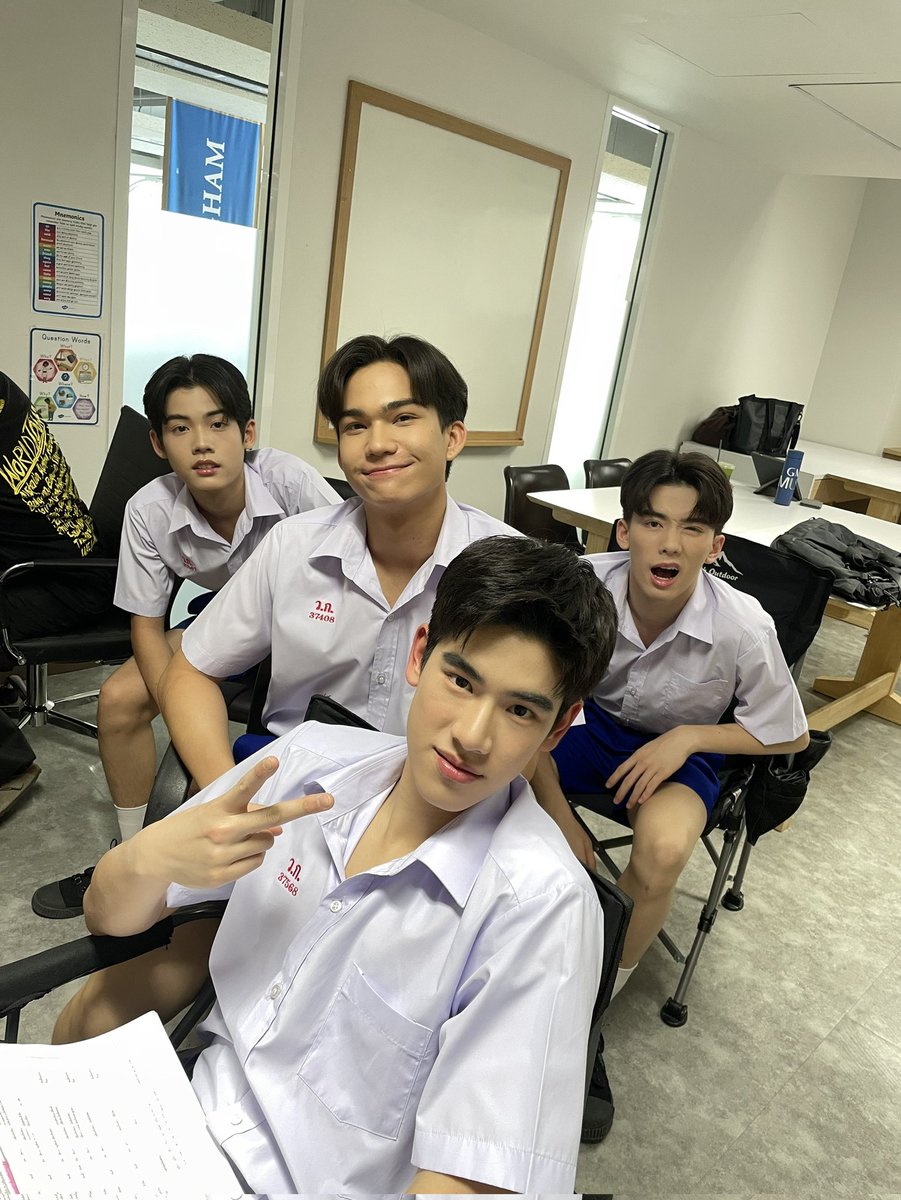 CLASS CRUSH CRISIS tweet media