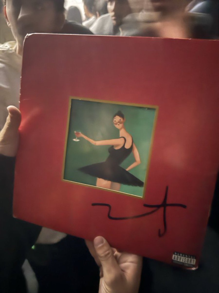 yzyupdates tweet media