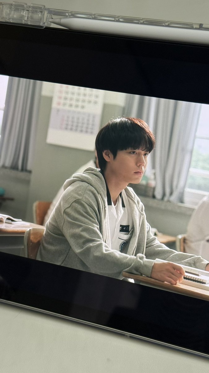 약한영웅 드디어 보는 중.. 재밋네...
시은이 까칠한 깜고같음