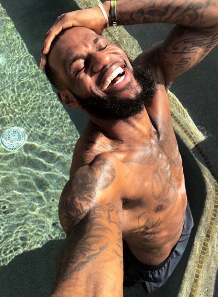 touitter tweet media