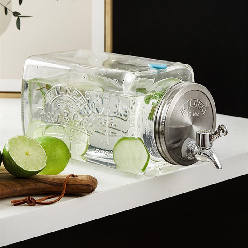 UnicunShop's tweet image. Loving my new fridge jug! Keeps water icy cold all day and looks so chic on the table. 🙌  unicun.com/product/coldwa… #kitchenessentials #hydration #summervibes