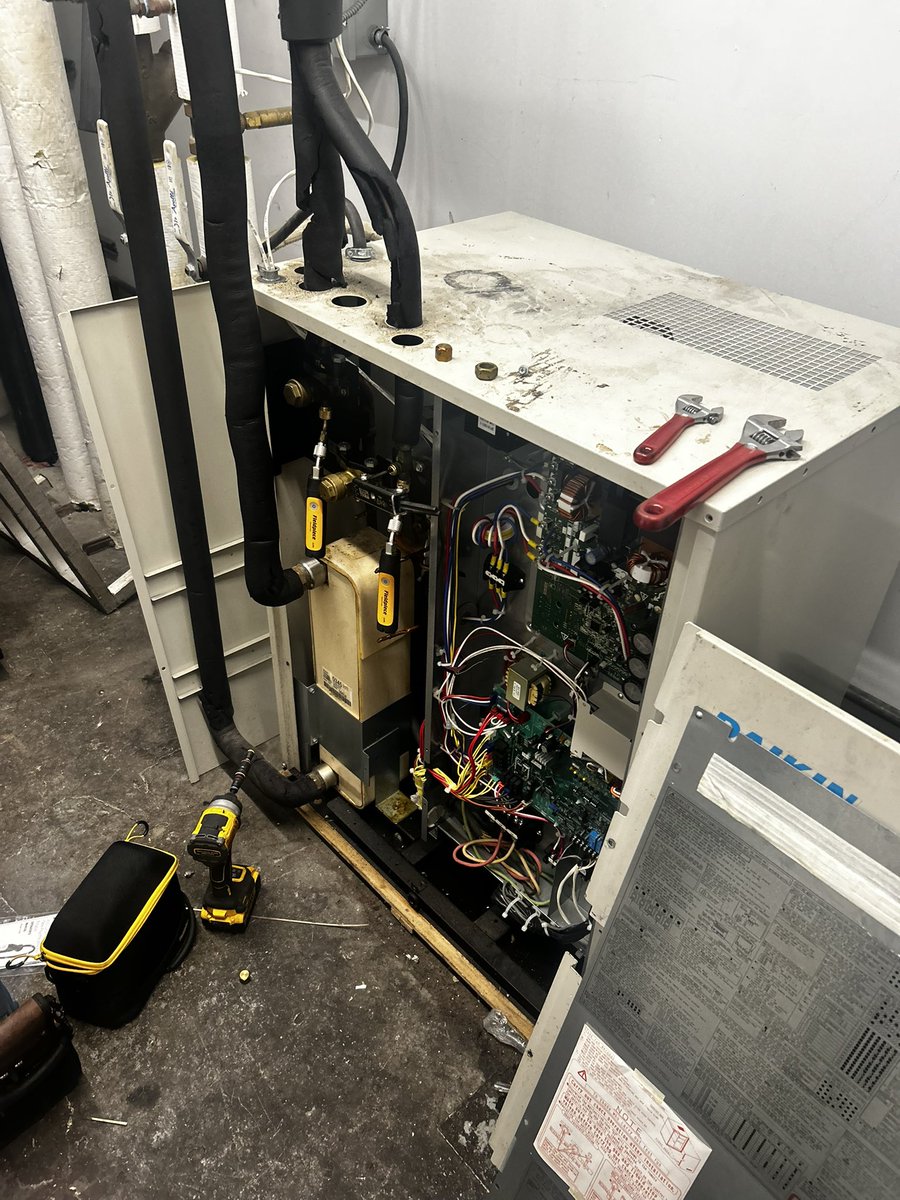 Jan Van Gundy tweet media