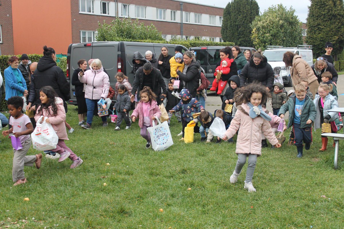 CitesAns's tweet photo. 🐣🌷 Chasse aux œufs réussie à la cité Al’Trappe à Alleur !

Près de 150 enfants réunis pour une belle chasse au trésor chocolatée, sous le soleil ☀️

Des sourires, du partage et une belle ambiance de quartier 🤝
Merci à tous les bénévoles et aux Gardiens de la Paix !

#Alleur https://t.co/1ZQKINJ6Ti