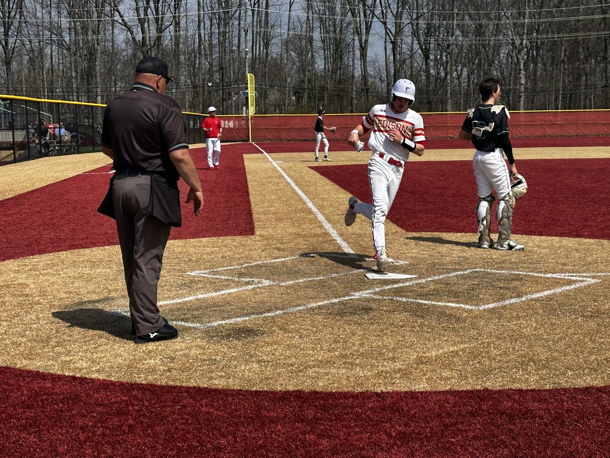 CJSportsRadio's tweet photo. END 5:  Damien Calandra drives in @connor2murphy from third after Connor led with a double. But that’s all they get.  2-1 @EHS_Eagles_BB over @BaseballSPHS. https://t.co/ict6YPqJSk