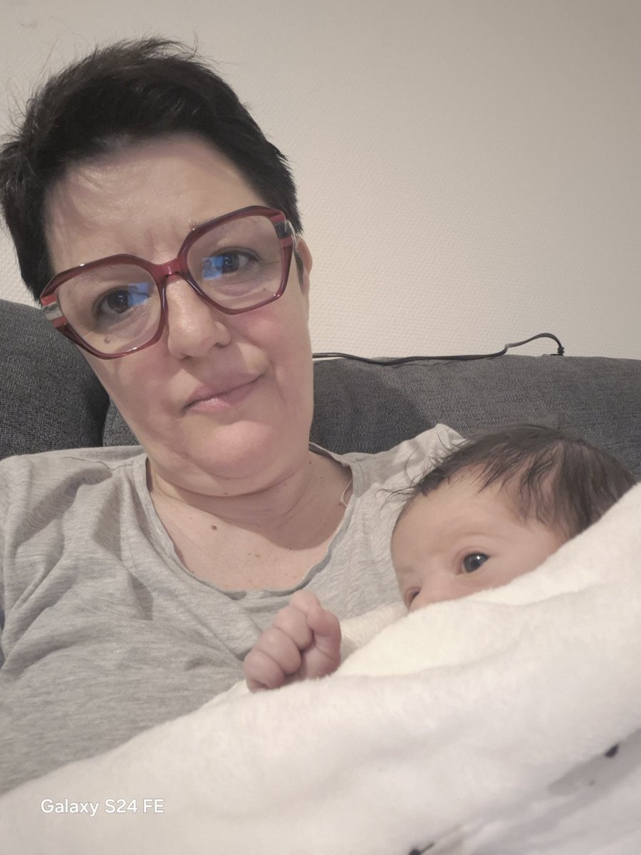 Isaline62's tweet photo. Mon petit bout de bonheur à moi
J ai pensé à lui avant mon départ pour le bloc
Et j ai une vague de colère 
Je ne peux pas m occuper de lui 
Comme je l aurai souhaité 
Et la distance rajoute de la peine
Désormais 10h de route nous sépare https://t.co/FB7vVI2toj