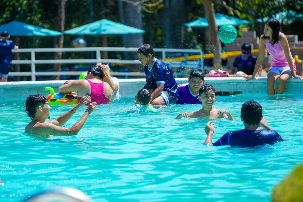 Sábado de Gloria y nuestra gente disfruta de las piscinas en los Complejos Recreativos de San Salvador Centro.