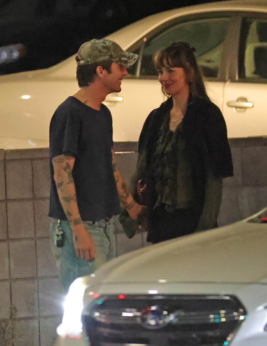 Dakota Johnson Argentina Media tweet media