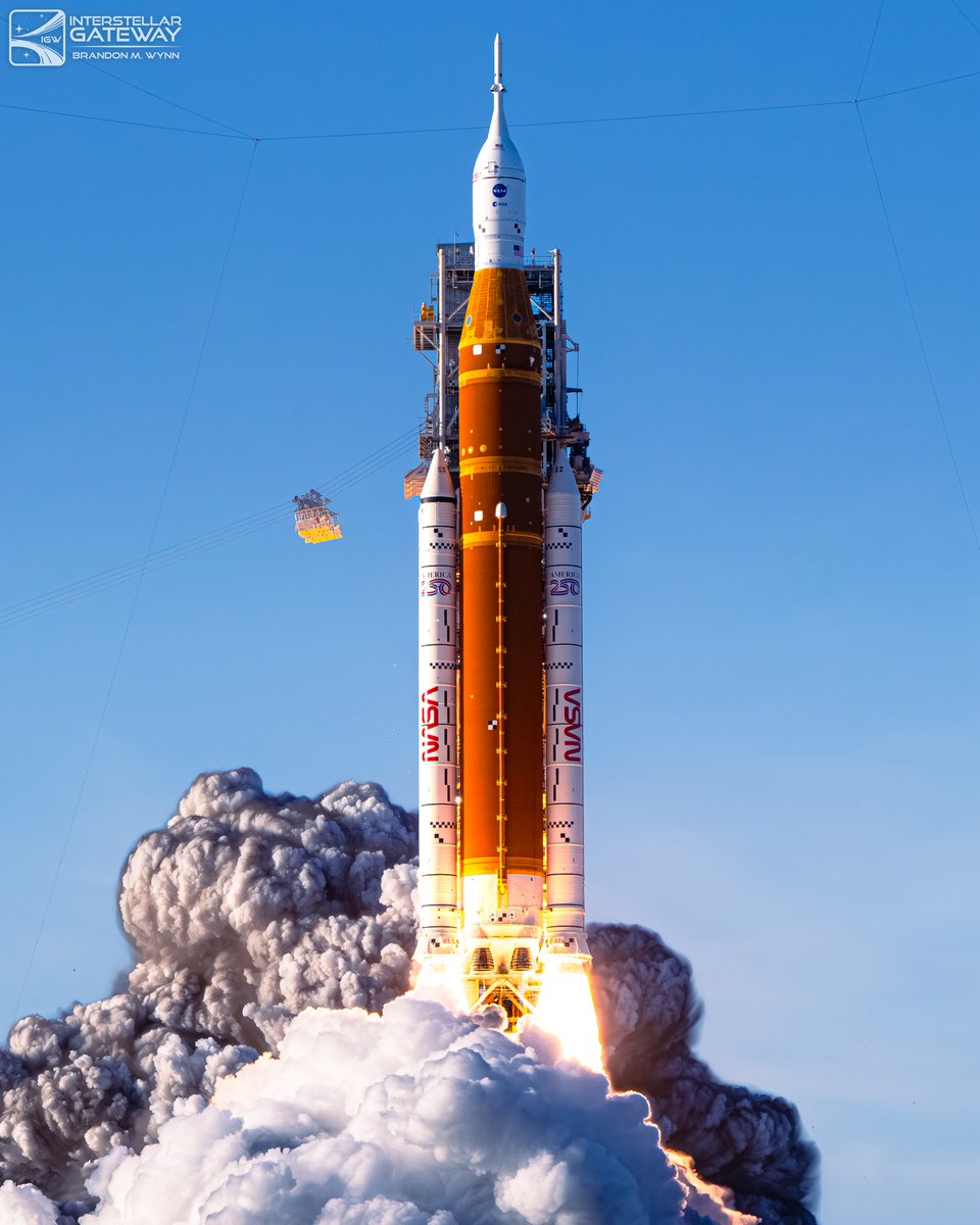 BrandonMWynn's tweet photo. Artemis II - 8.8 Million lbs of thrust towards the moon…

More images of Reid, Victor, Christina, and Jeremy during launch onboard Orion “Integrity” and the SLS moon rocket.

📷 - @interstellargw https://t.co/8u55W0Agho