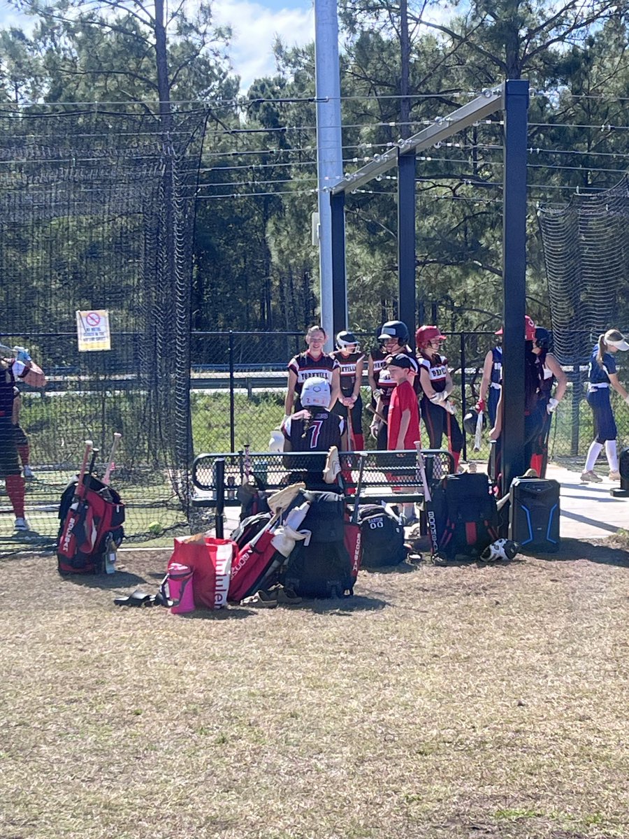 _YHSsoftball's tweet photo. for approving the trip. Our team has grown so much together over the last week and we are looking forward to what the memories we can continue to make this season!! #yeahhhhh #pressureisaprivilege 🦊 🥎 https://t.co/vh51zerH0e