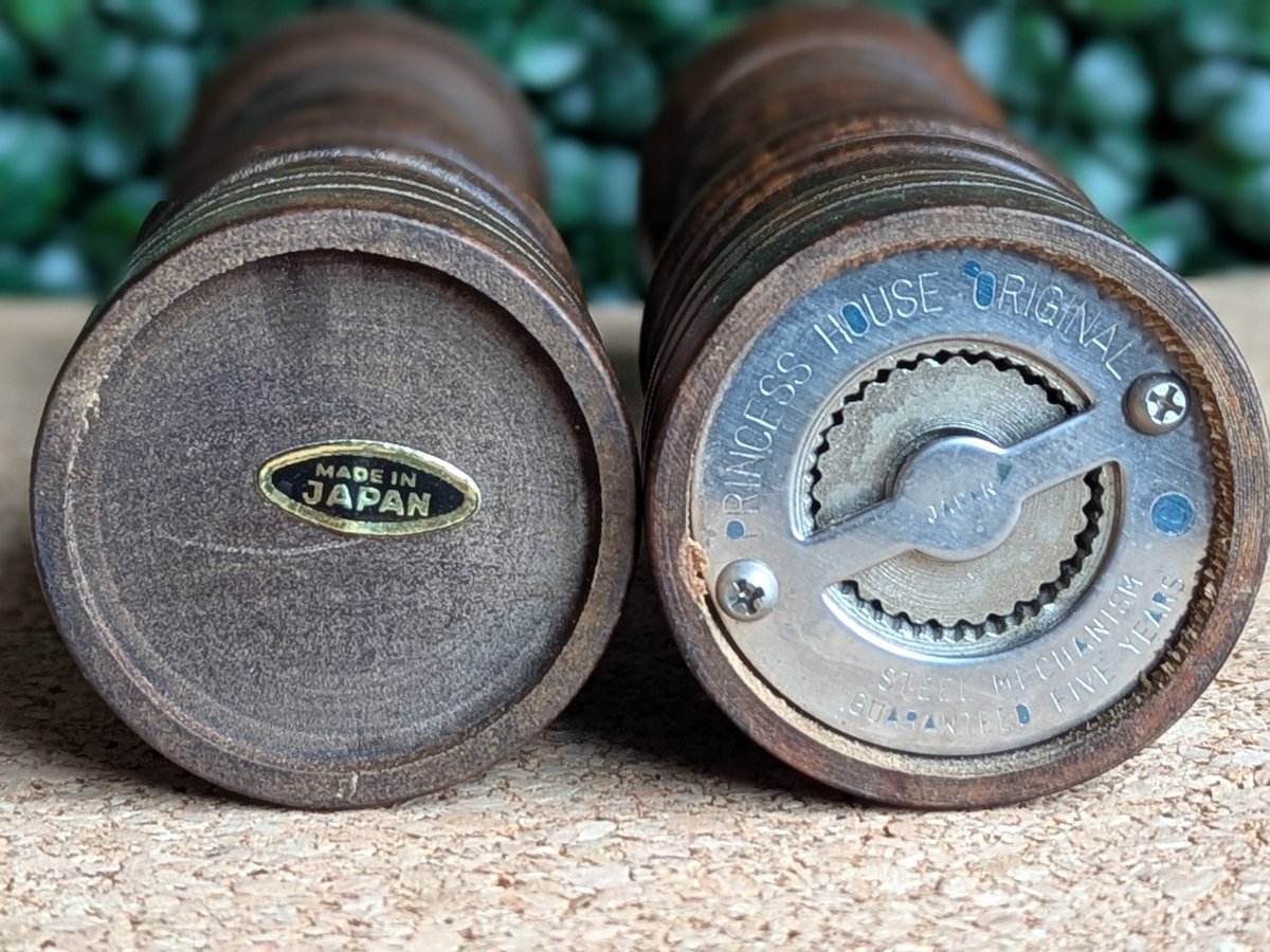 WavyDaisyShop's tweet image. #Vintage #Wooden #SaltandPepper Shaker Set - #1970s #PrincessHouse #RetroCooking and #KitchenDecor 

etsy.me/41j0DtE via @Etsy